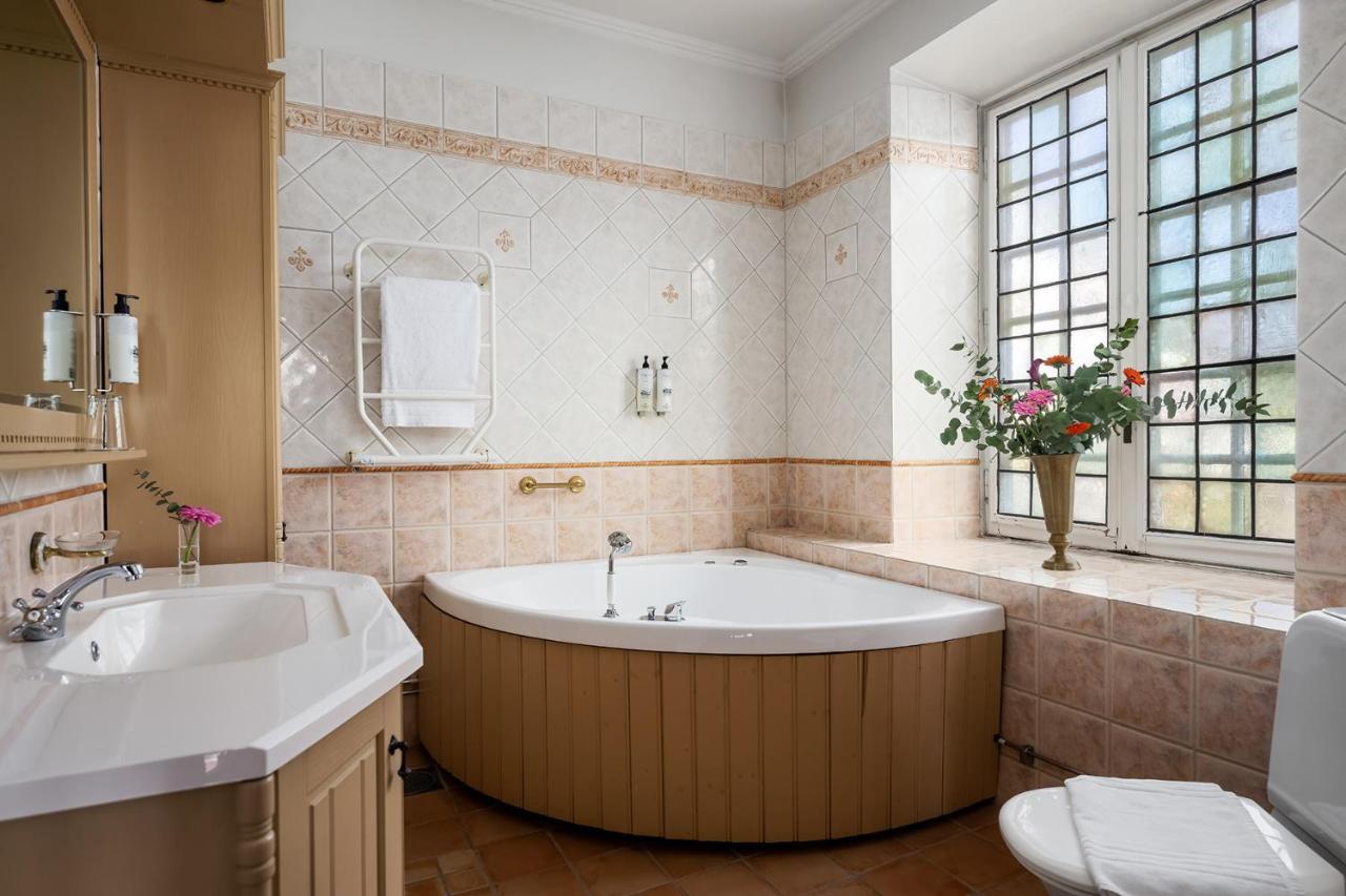 Haeringe Slott Hotel Musko Havsbad Buitenkant foto